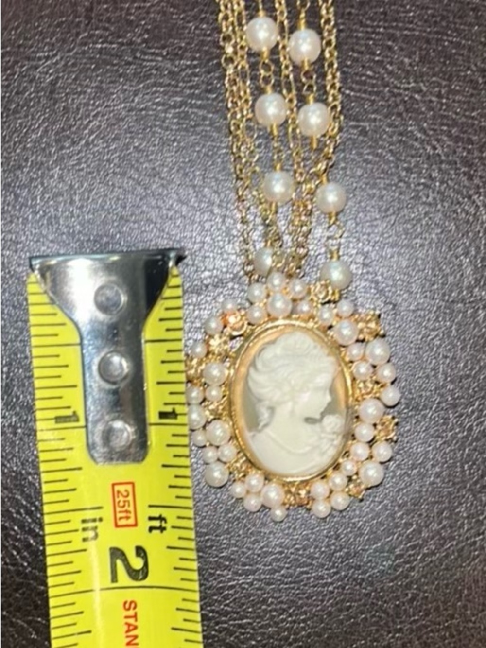 Miriam Haskell designed for Danbury Mint cameo gold tone faux pearl necklace - Picture 7 of 9